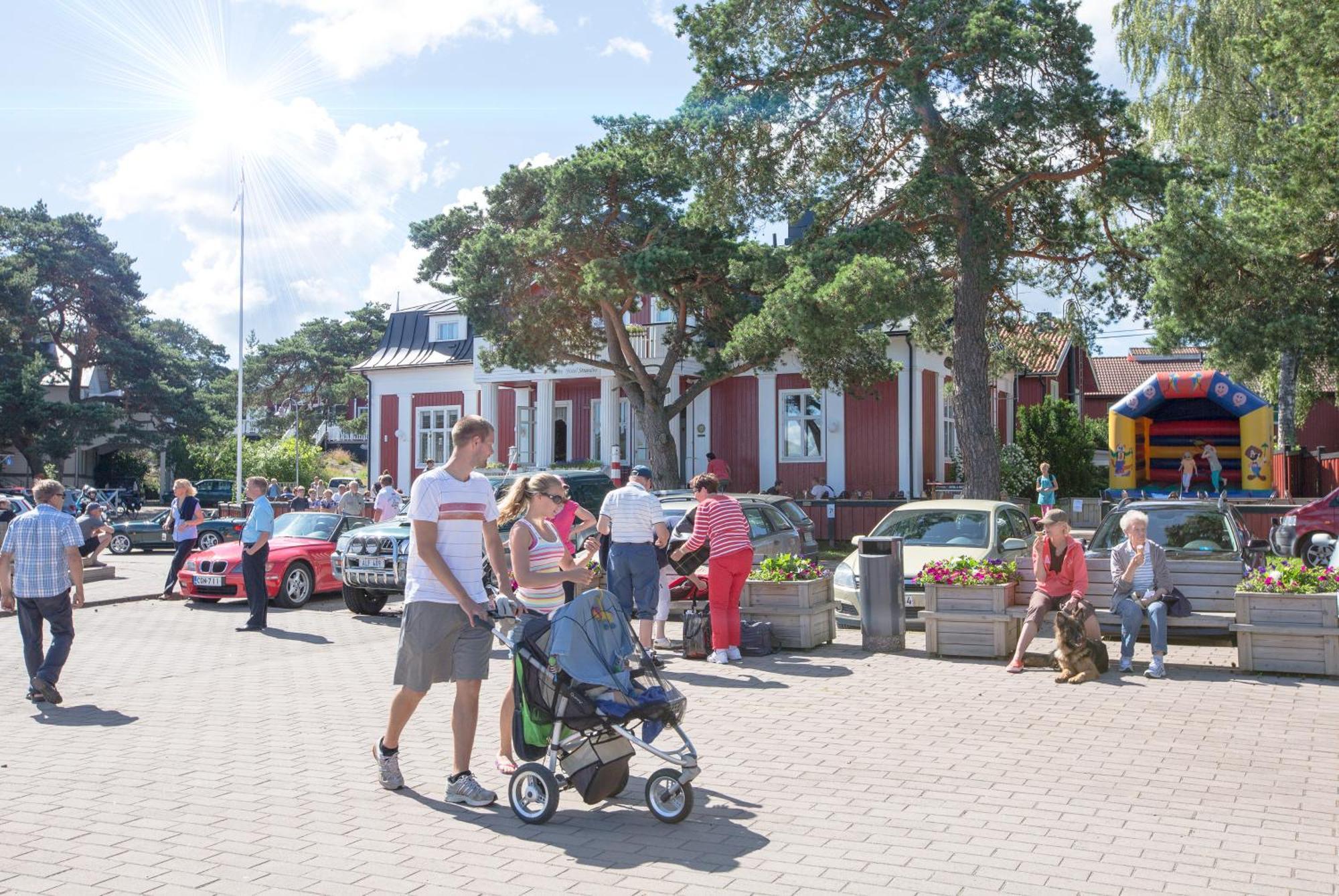Hotel Strandbo Nauvo Bagian luar foto